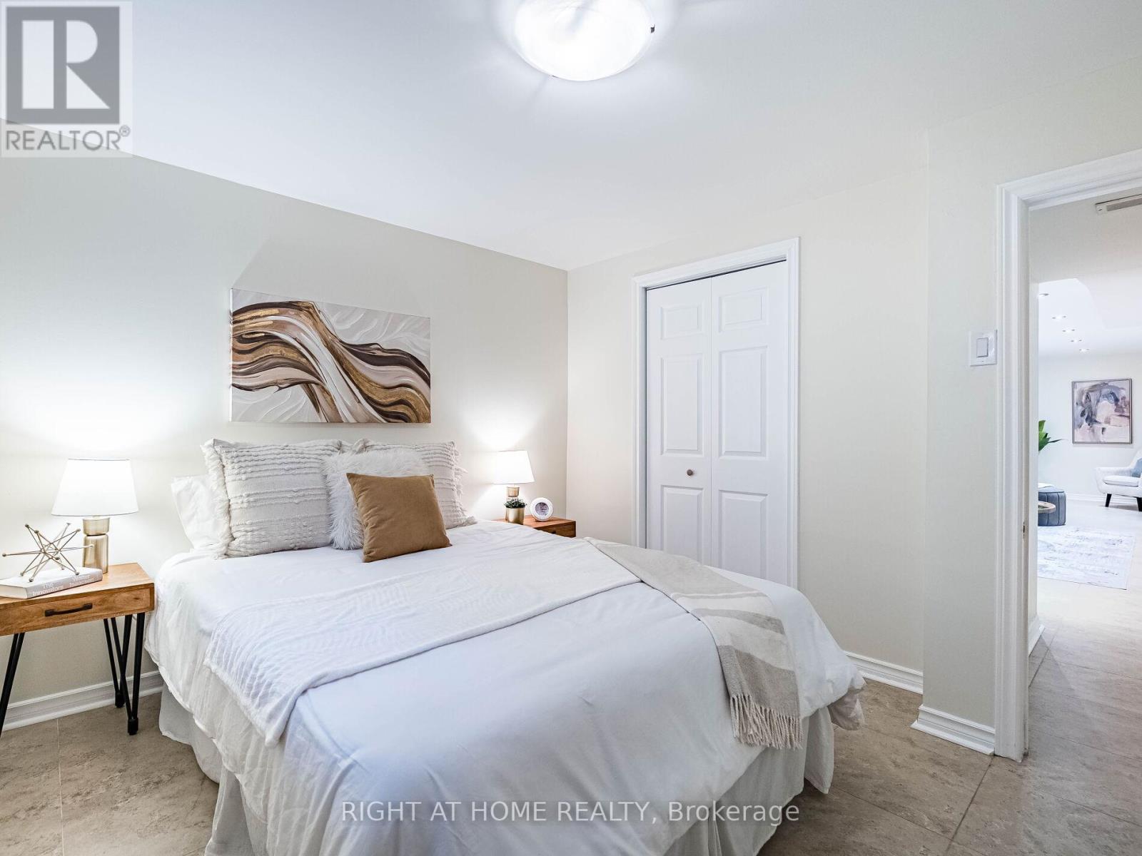 118 Bonham Boulevard, Mississauga, Ontario  L5M 1C7 - Photo 36 - W12445085