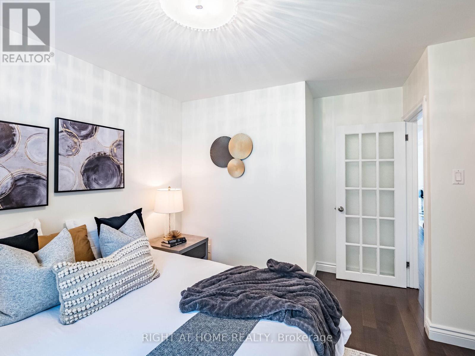 118 Bonham Boulevard, Mississauga, Ontario  L5M 1C7 - Photo 23 - W12445085