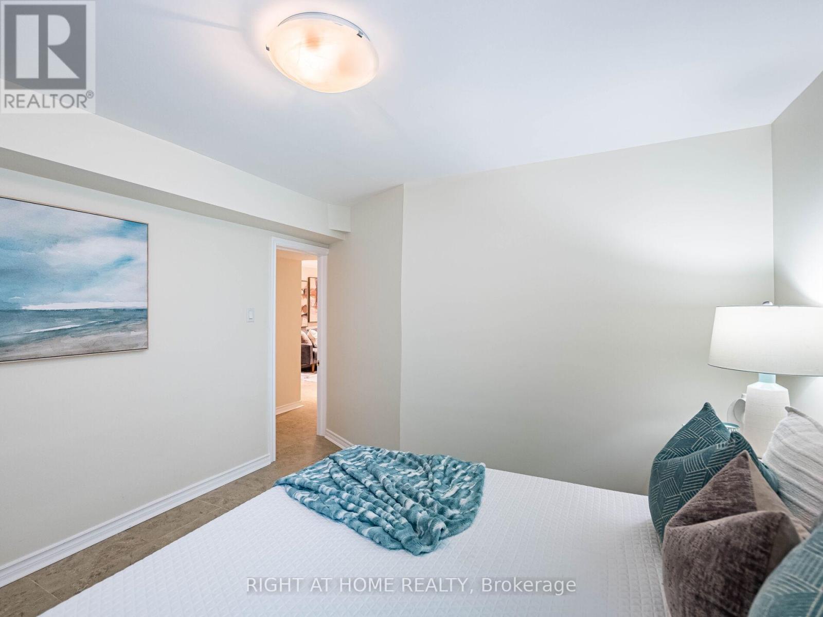 118 Bonham Boulevard, Mississauga, Ontario  L5M 1C7 - Photo 38 - W12445085