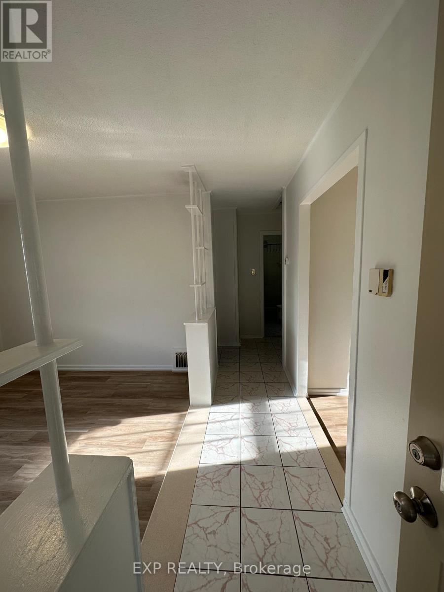 954 Fisher Avenue, Ottawa, Ontario  K1Z 6P4 - Photo 2 - X12590424