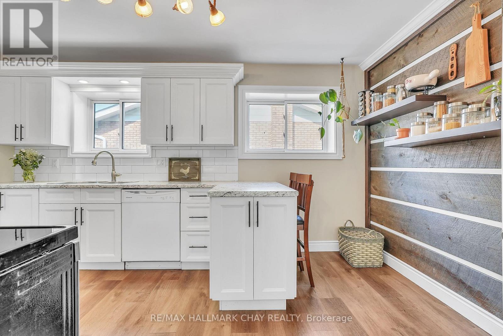 15 Viel Street, Penetanguishene, Ontario  L9M 1H8 - Photo 13 - S12366172