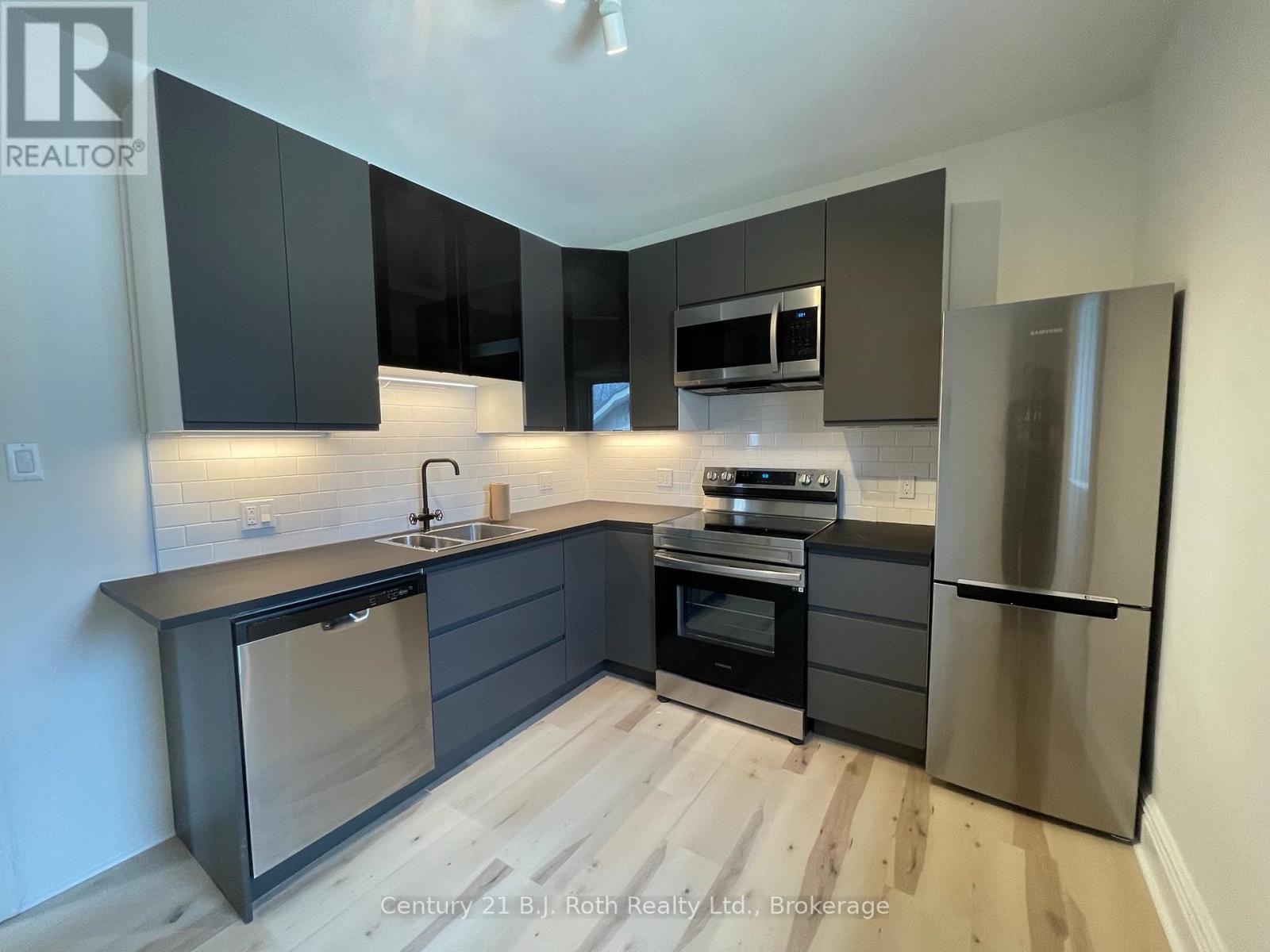 442 Midland Avenue, Midland, Ontario L4R 3L3 - Photo 4 - S12384249