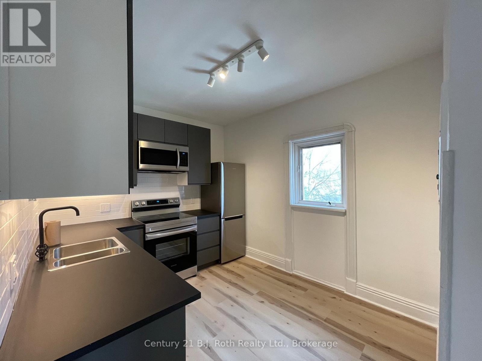 442 Midland Avenue, Midland, Ontario L4R 3L3 - Photo 5 - S12384249