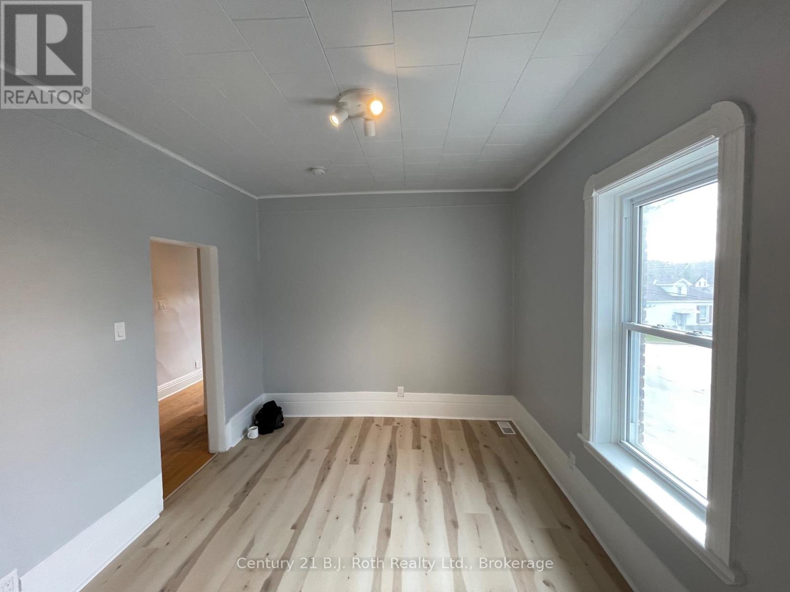 442 Midland Avenue, Midland, Ontario L4R 3L3 - Photo 7 - S12384249