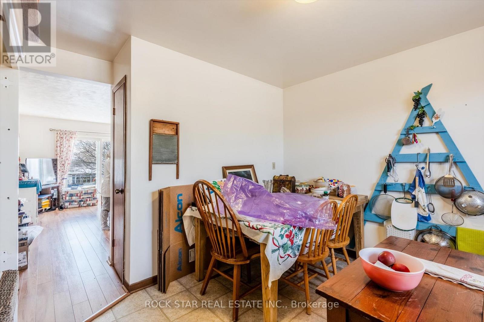 23 Saint Andrews Avenue, Welland, Ontario  L3B 1E2 - Photo 22 - X12440067