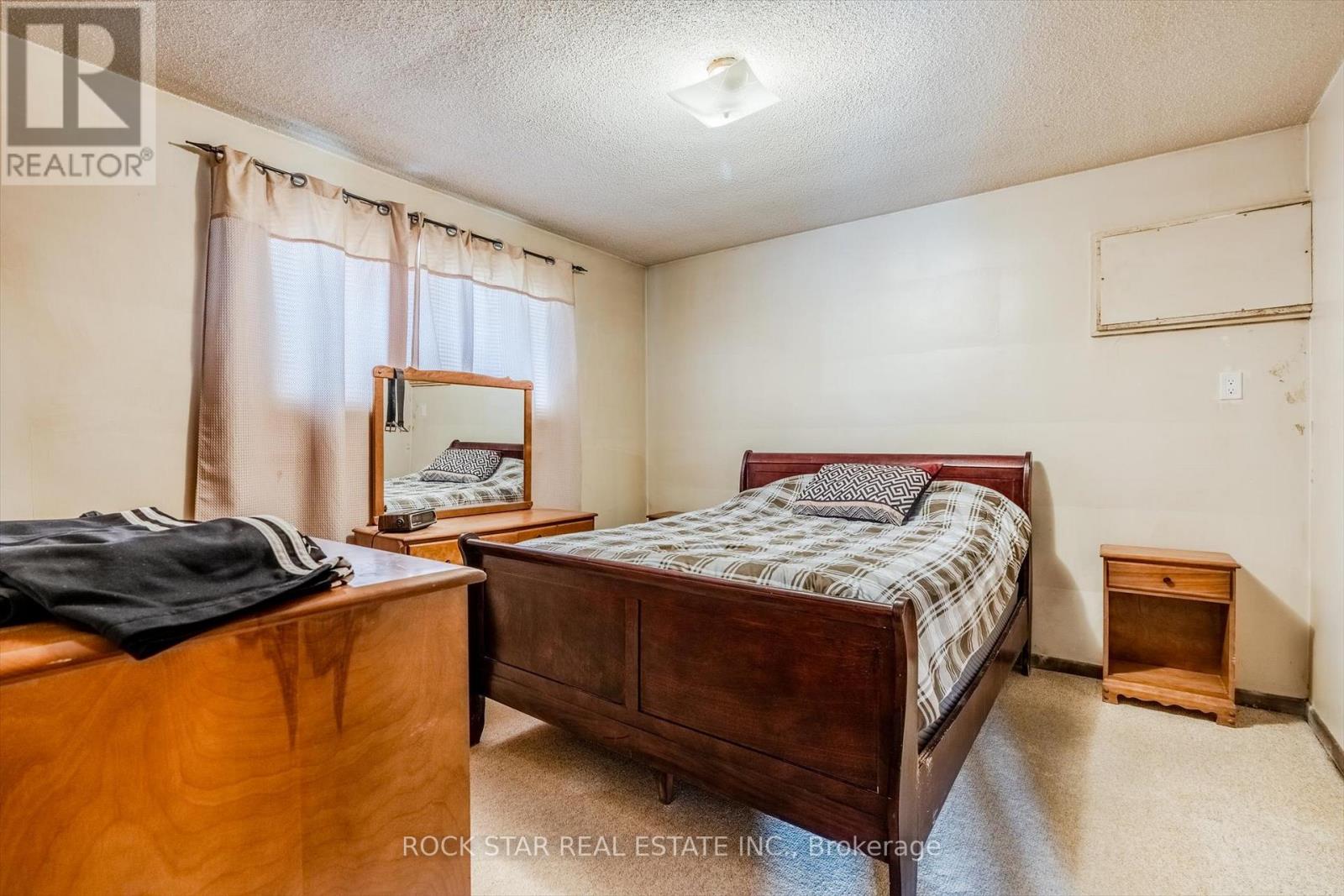 23 Saint Andrews Avenue, Welland, Ontario  L3B 1E2 - Photo 35 - X12440067