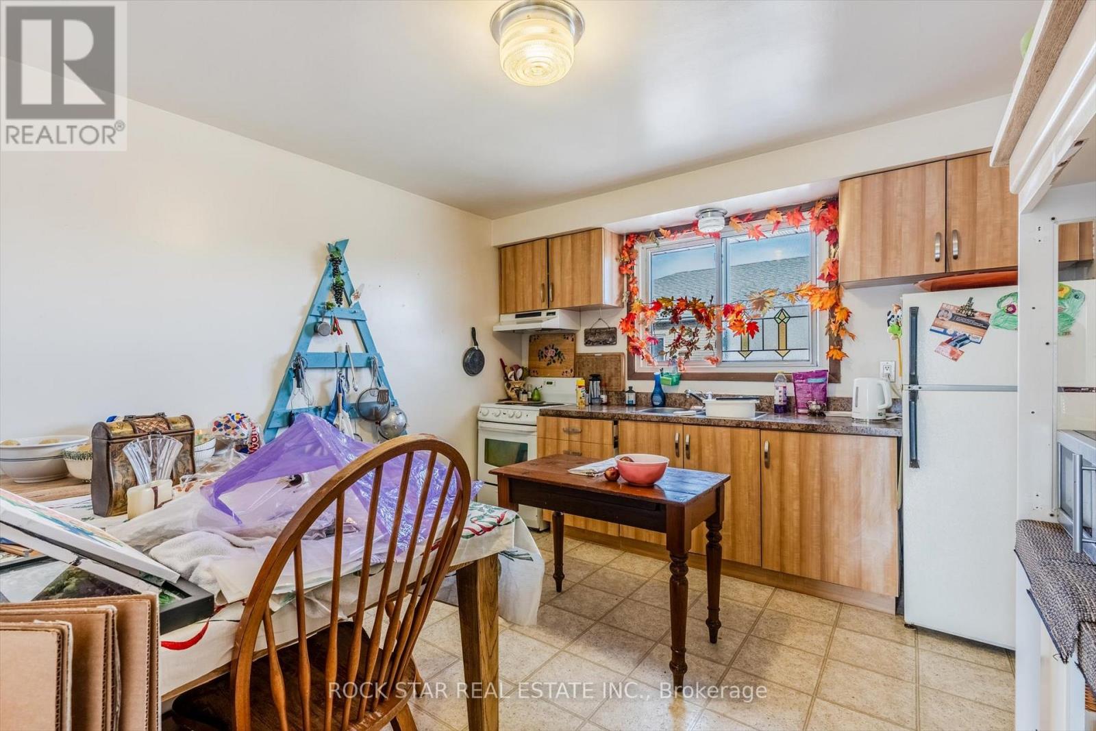 23 Saint Andrews Avenue, Welland, Ontario  L3B 1E2 - Photo 21 - X12440067