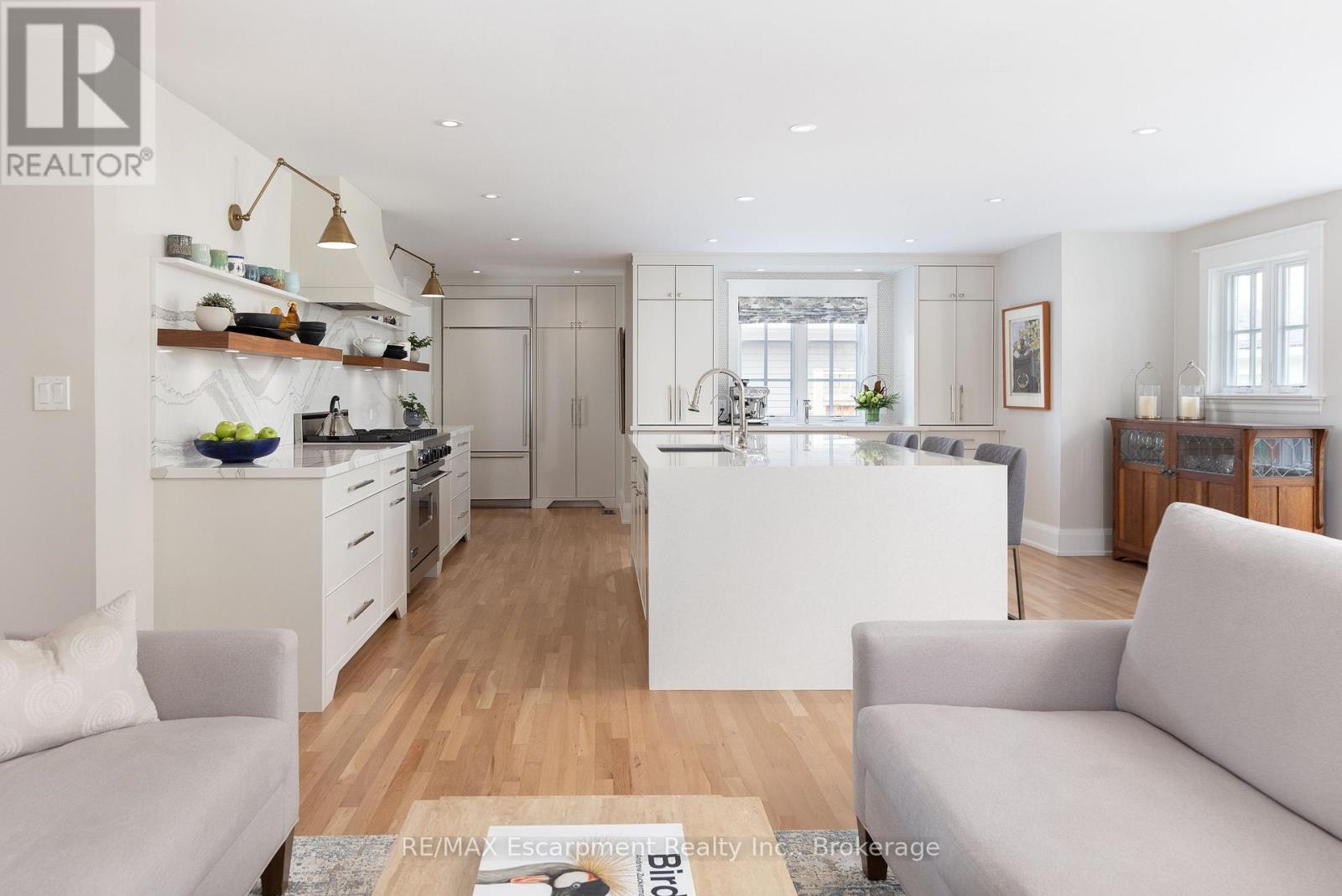 247 Douglas Avenue, Oakville (Oo Old Oakville), Ontario  L6J 3S2 - Photo 15 - W12590500