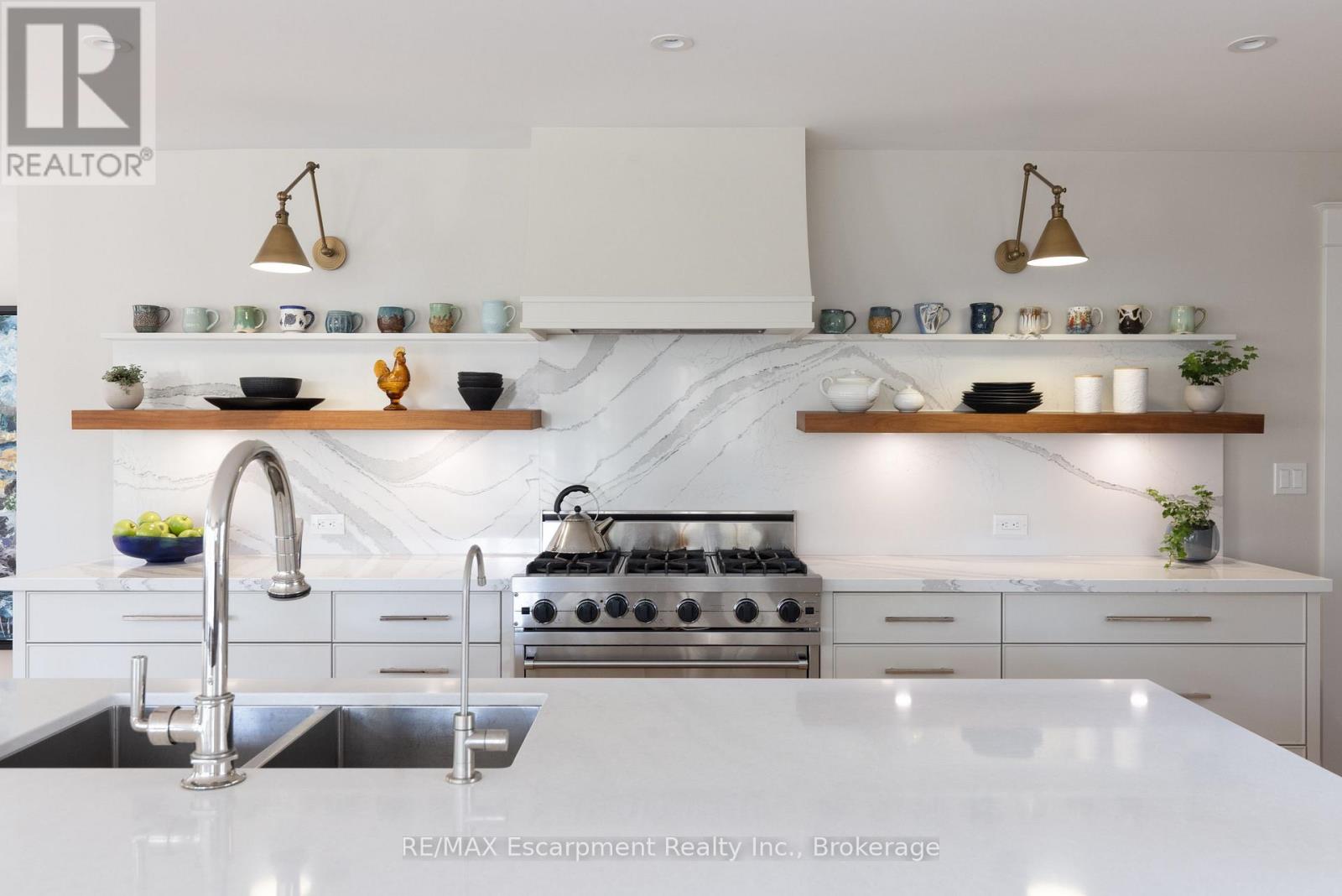 247 Douglas Avenue, Oakville (Oo Old Oakville), Ontario  L6J 3S2 - Photo 18 - W12590500