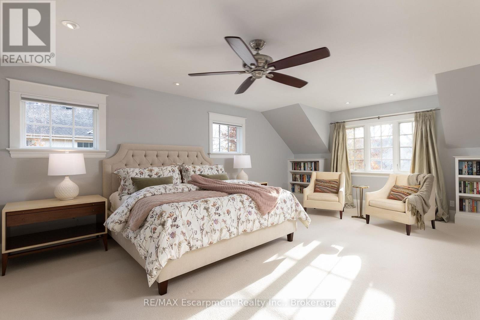 247 Douglas Avenue, Oakville (Oo Old Oakville), Ontario  L6J 3S2 - Photo 22 - W12590500