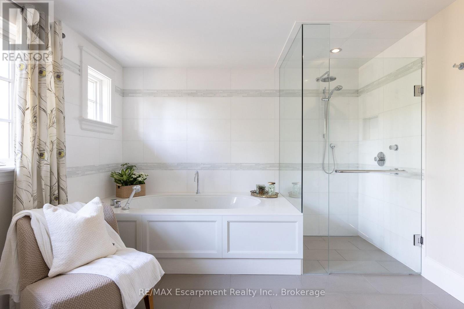 247 Douglas Avenue, Oakville (Oo Old Oakville), Ontario  L6J 3S2 - Photo 24 - W12590500