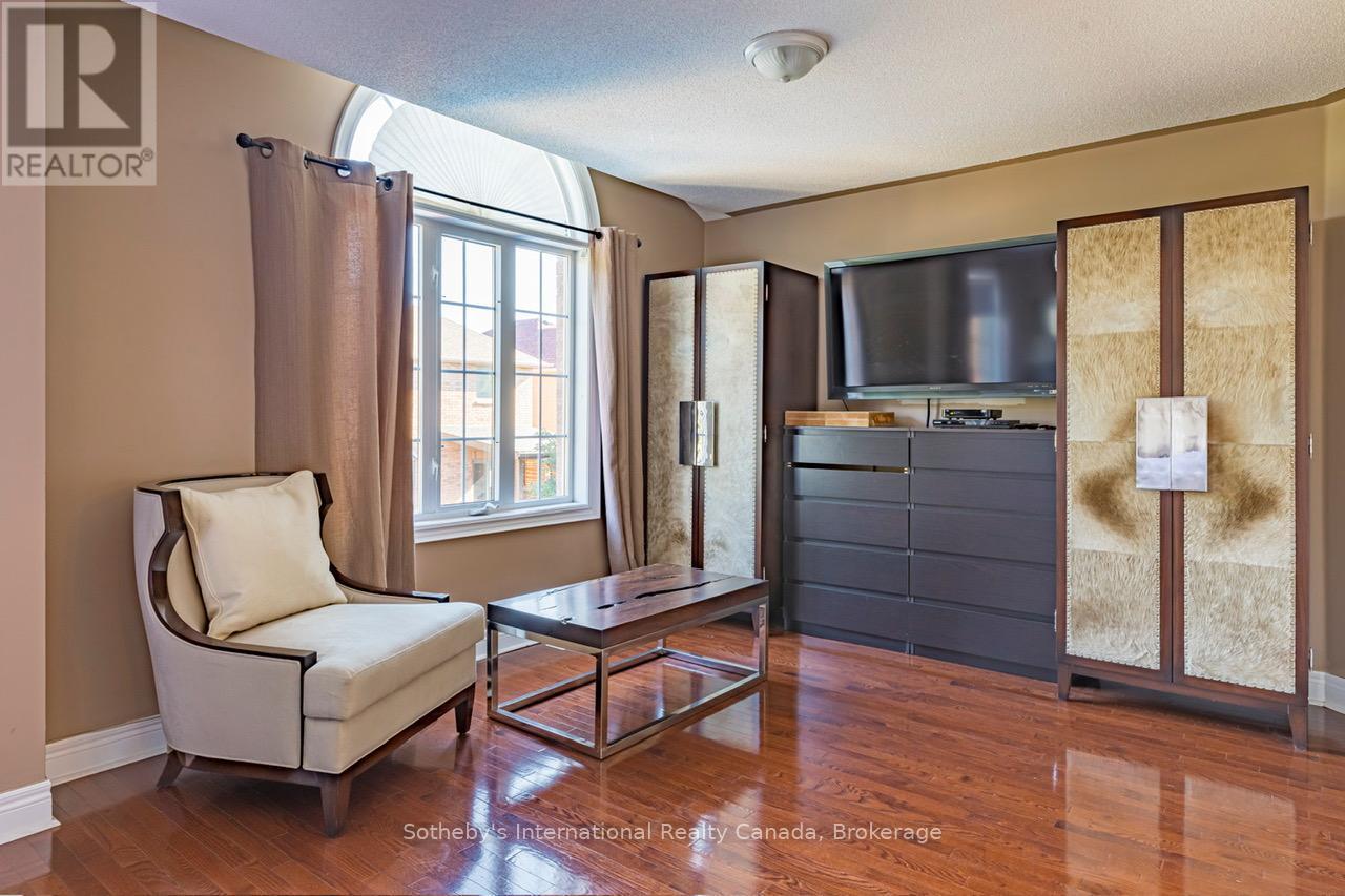 2472 Upper Valley Crescent, Oakville (Ro River Oaks), Ontario  L6H 7P2 - Photo 11 - W12590512