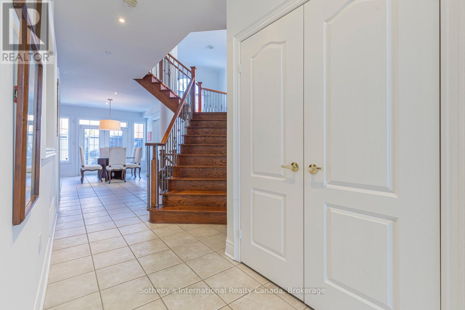 2472 Upper Valley Crescent, Oakville (Ro River Oaks), Ontario  L6H 7P2 - Photo 5 - W12590512