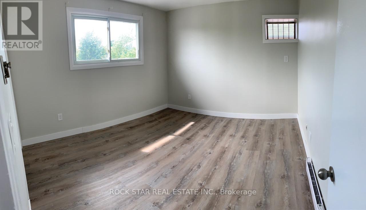 23 Saint Andrews Avenue, Welland, Ontario  L3B 1E2 - Photo 14 - X12440067