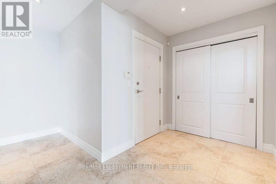 1303 - 360 Pearl Street, Burlington (Brant), Ontario  L7R 1E1 - Photo 6 - W12590160