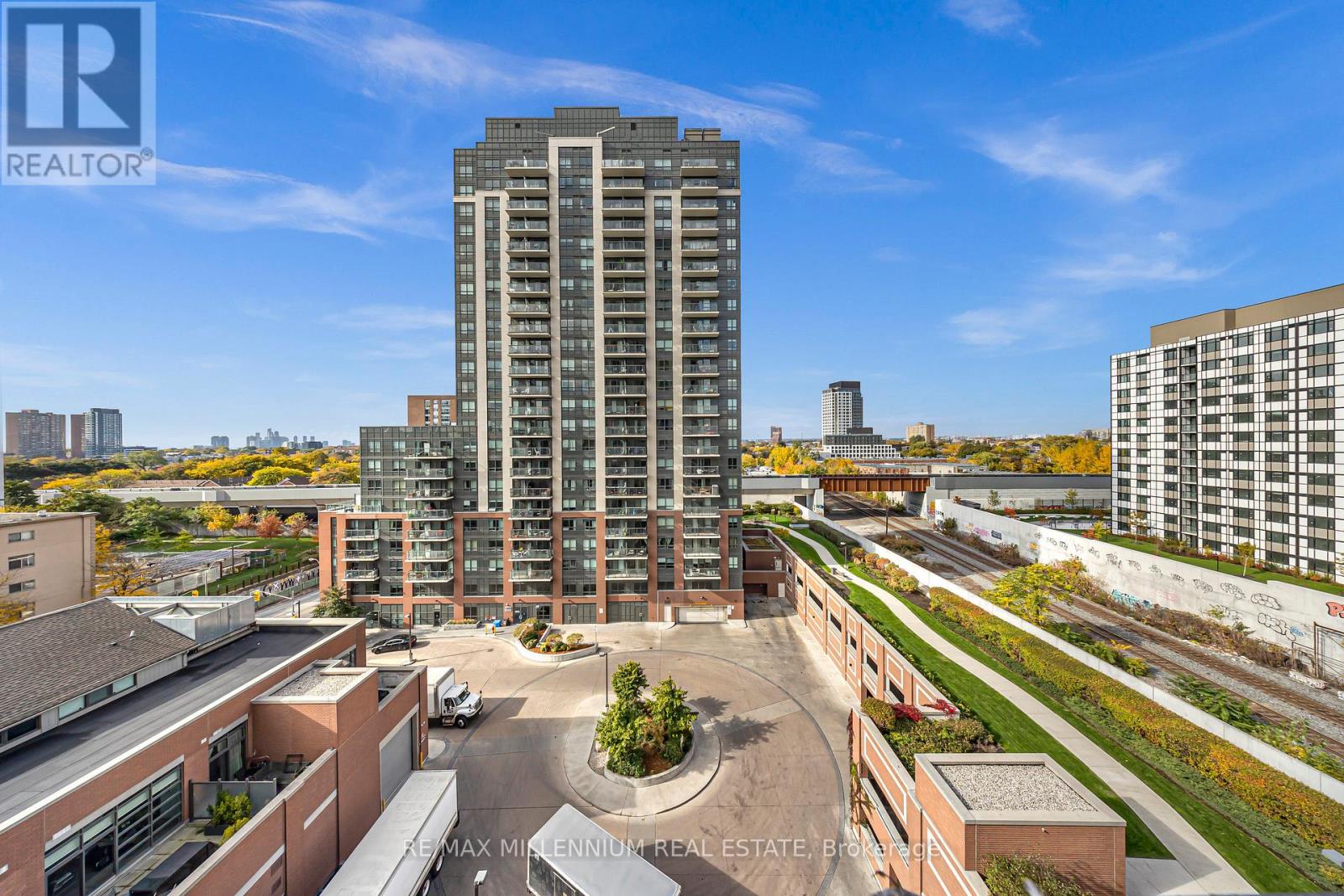 908 - 1410 Dupont Street, Toronto (Dovercourt-Wallace Emerson-Junction), Ontario  M6H 0B6 - Photo 2 - W12590176