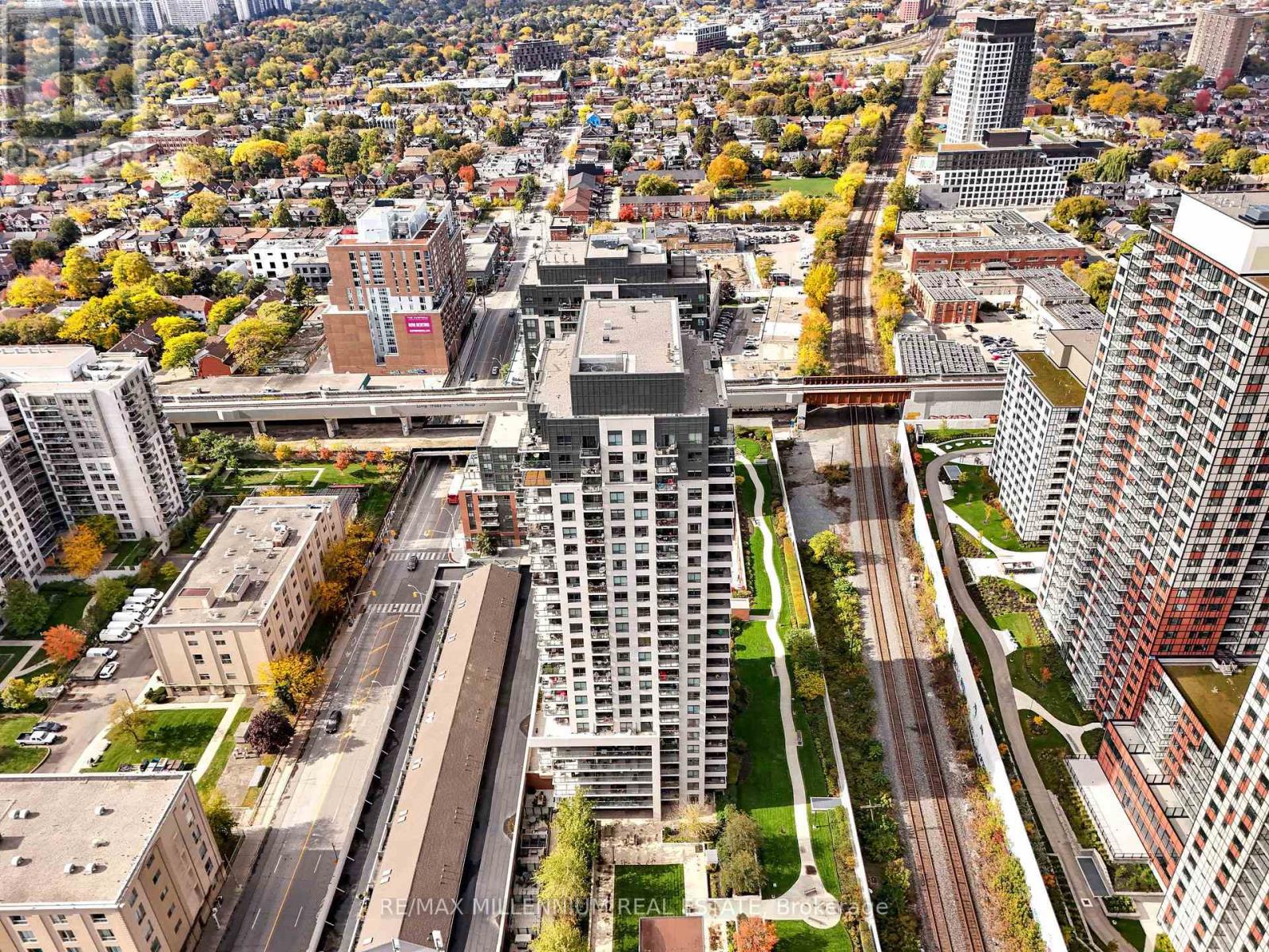 908 - 1410 Dupont Street, Toronto (Dovercourt-Wallace Emerson-Junction), Ontario  M6H 0B6 - Photo 4 - W12590176