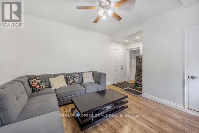 109 Botfield Avenue, Toronto, Ontario  M9B 4E6 - Photo 13 - W12590210