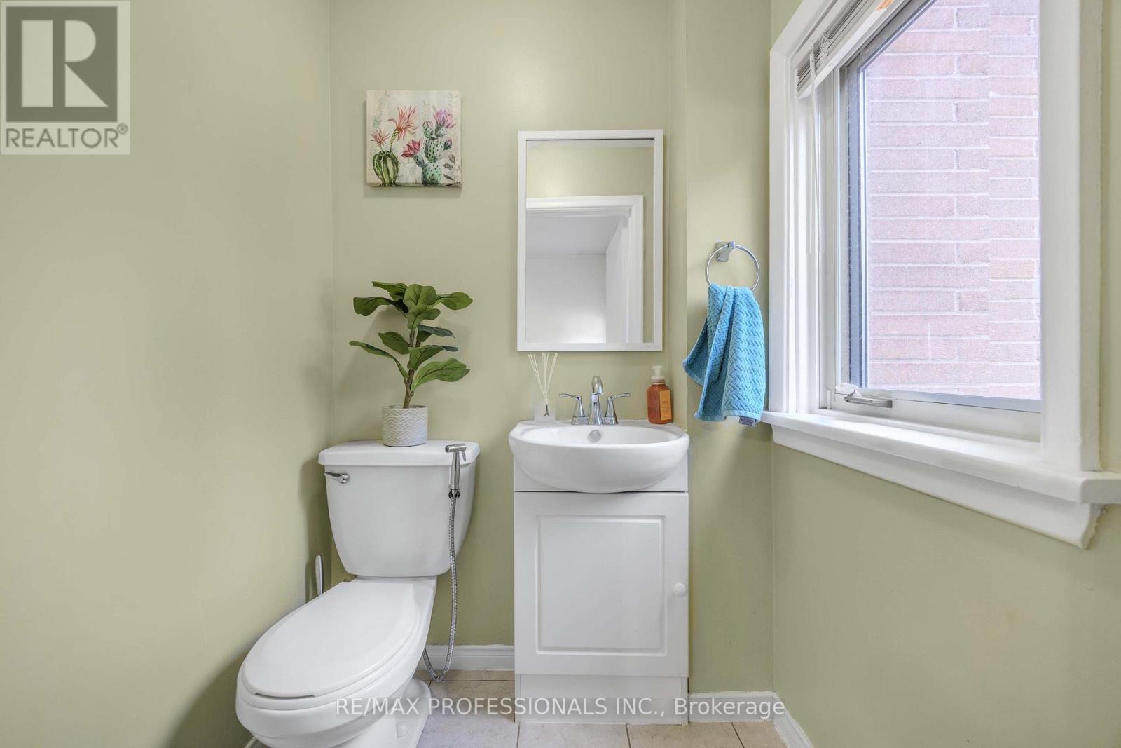 109 Botfield Avenue, Toronto, Ontario  M9B 4E6 - Photo 14 - W12590210