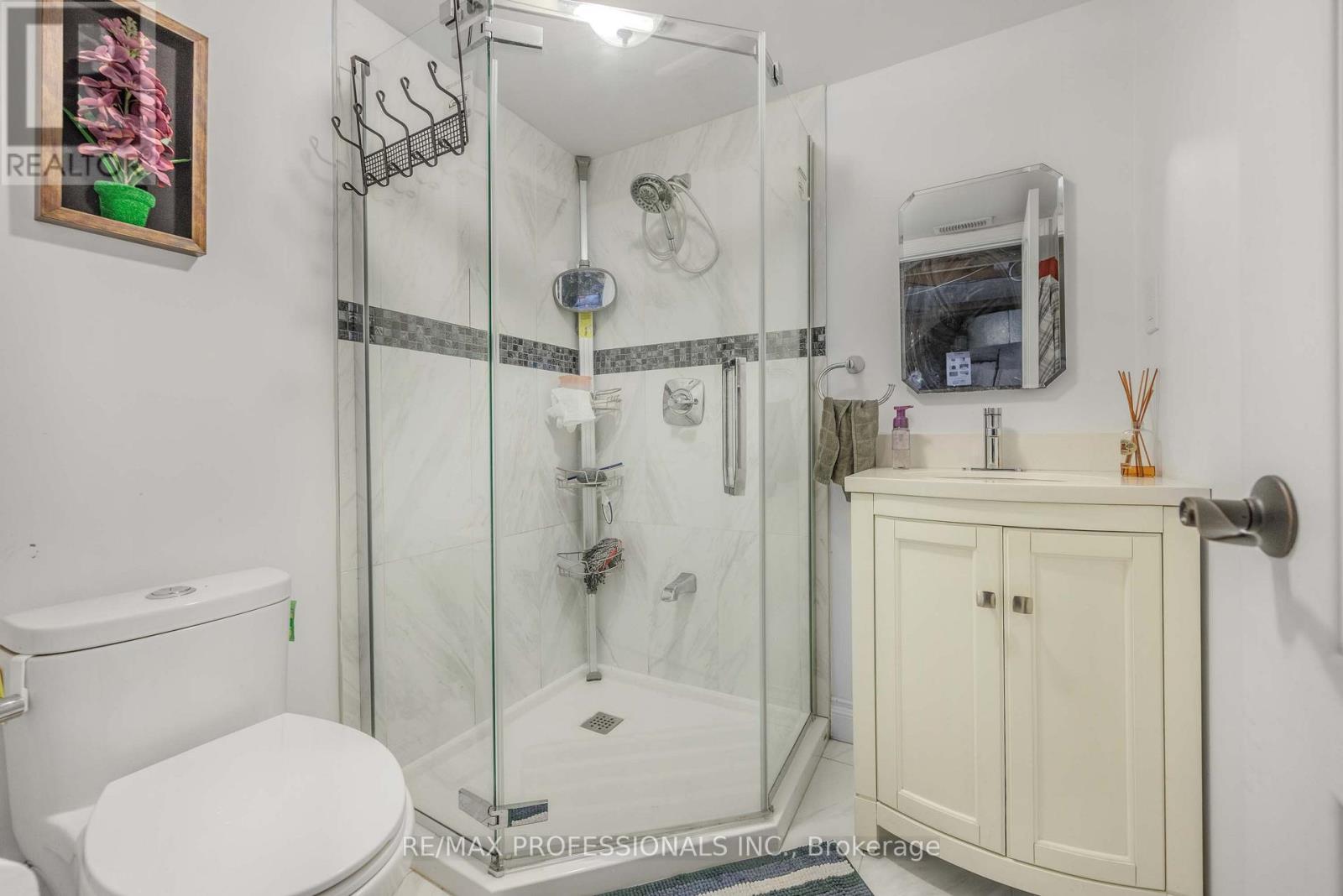 109 Botfield Avenue, Toronto, Ontario  M9B 4E6 - Photo 21 - W12590210