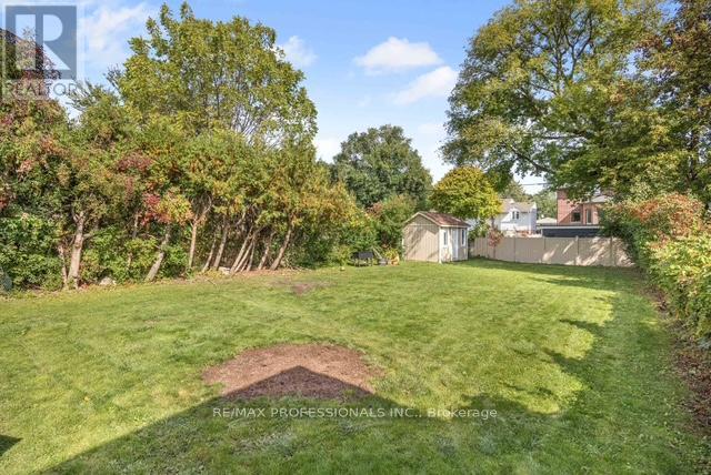 109 Botfield Avenue, Toronto, Ontario  M9B 4E6 - Photo 25 - W12590210