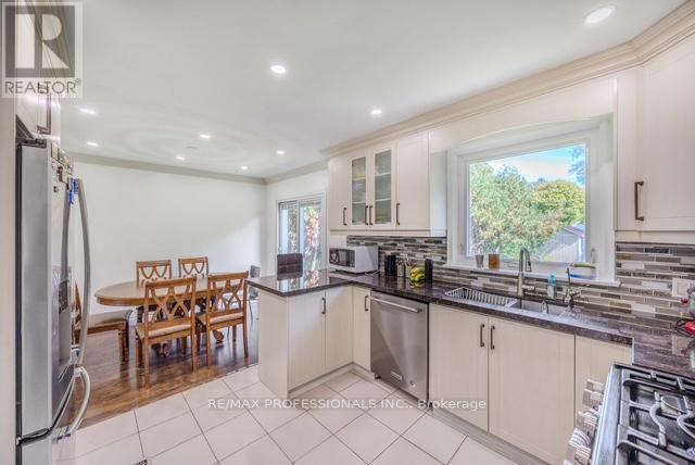 109 Botfield Avenue, Toronto, Ontario  M9B 4E6 - Photo 9 - W12590210