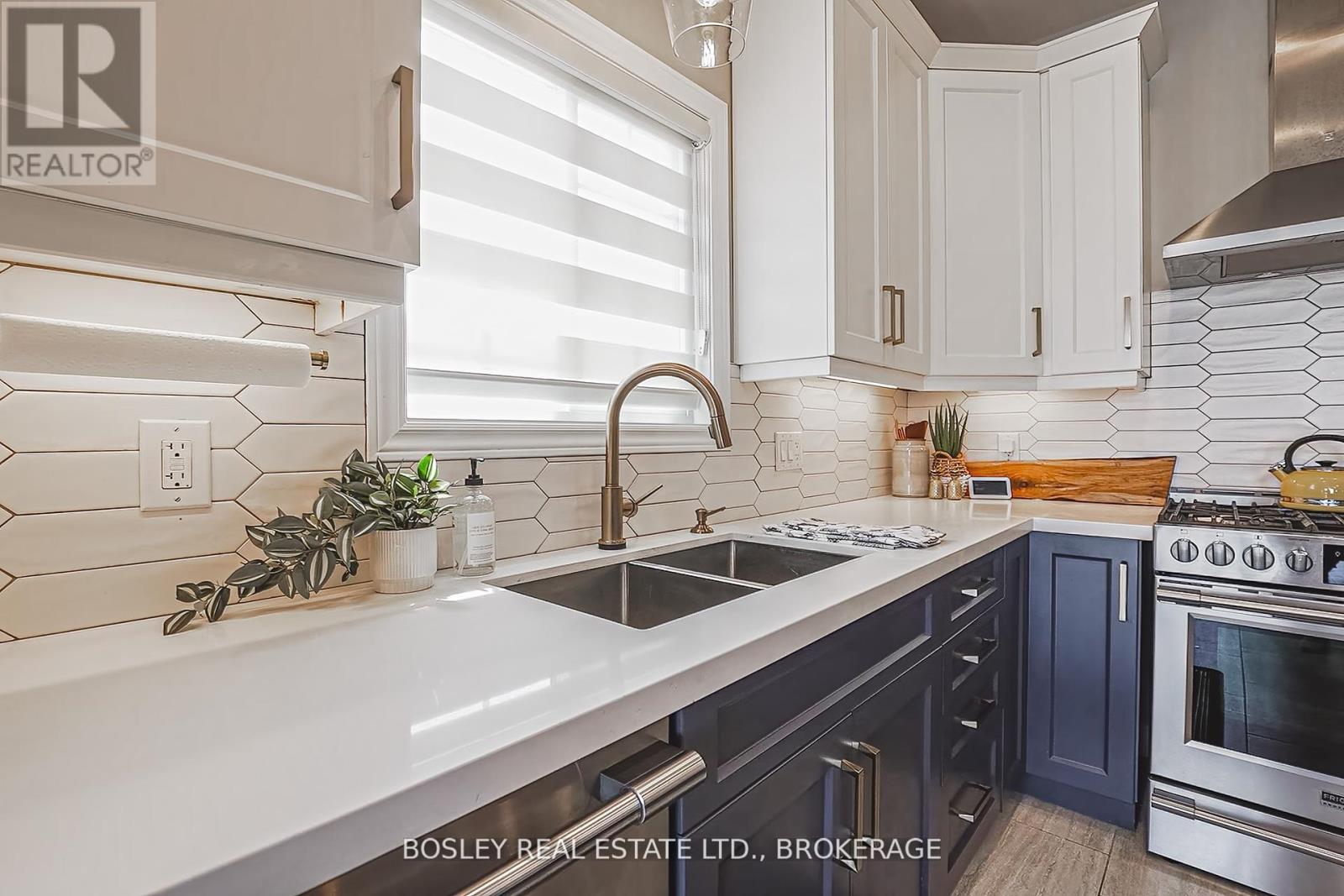 14 Cinnamon Street, Thorold (Rolling Meadows), Ontario  L2V 0H6 - Photo 9 - X12590426