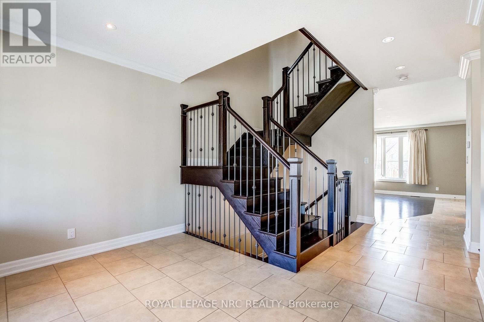 5784 Ironwood Street, Niagara Falls (Forestview), Ontario  L2H 0G4 - Photo 3 - X12590454