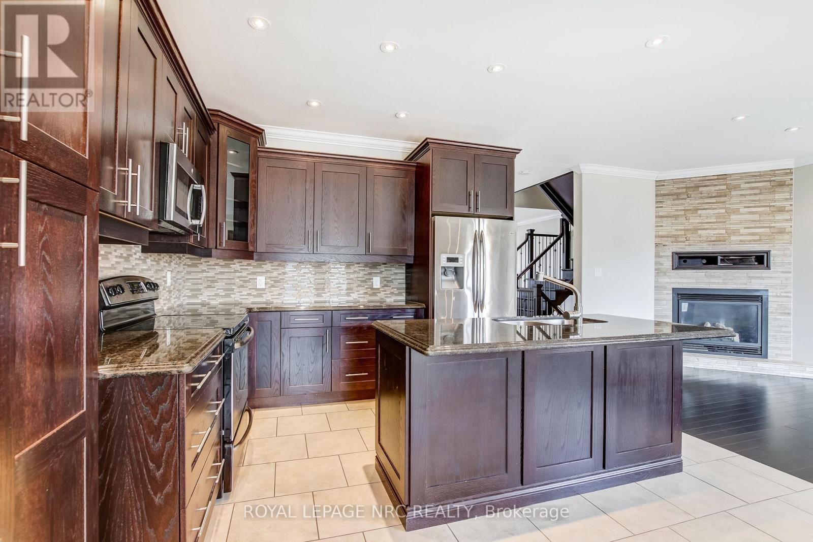 5784 Ironwood Street, Niagara Falls (Forestview), Ontario  L2H 0G4 - Photo 9 - X12590454