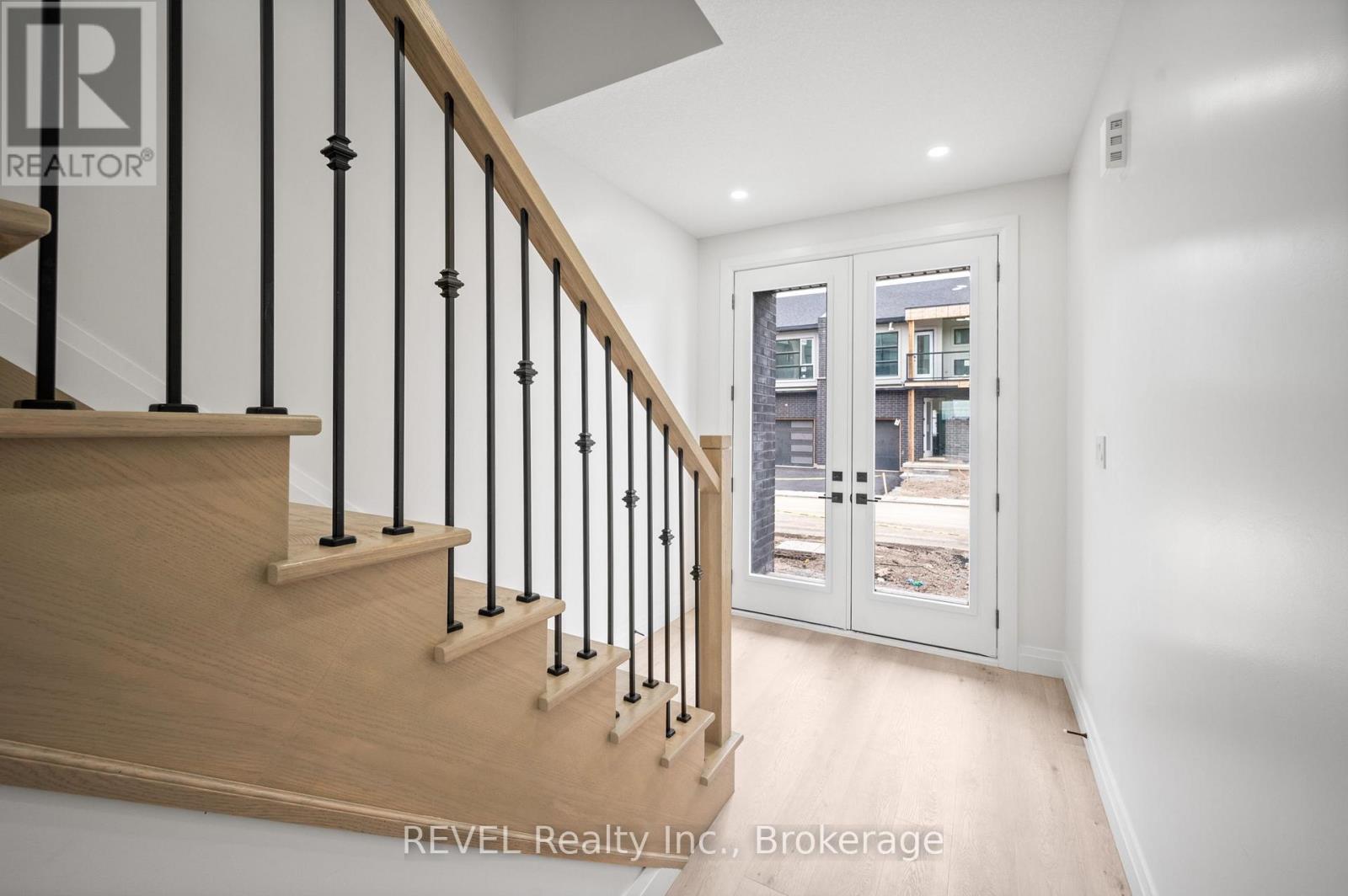 73 Warren Trail, Welland (Lincoln/crowland), Ontario  L3B 0N8 - Photo 4 - X12590472