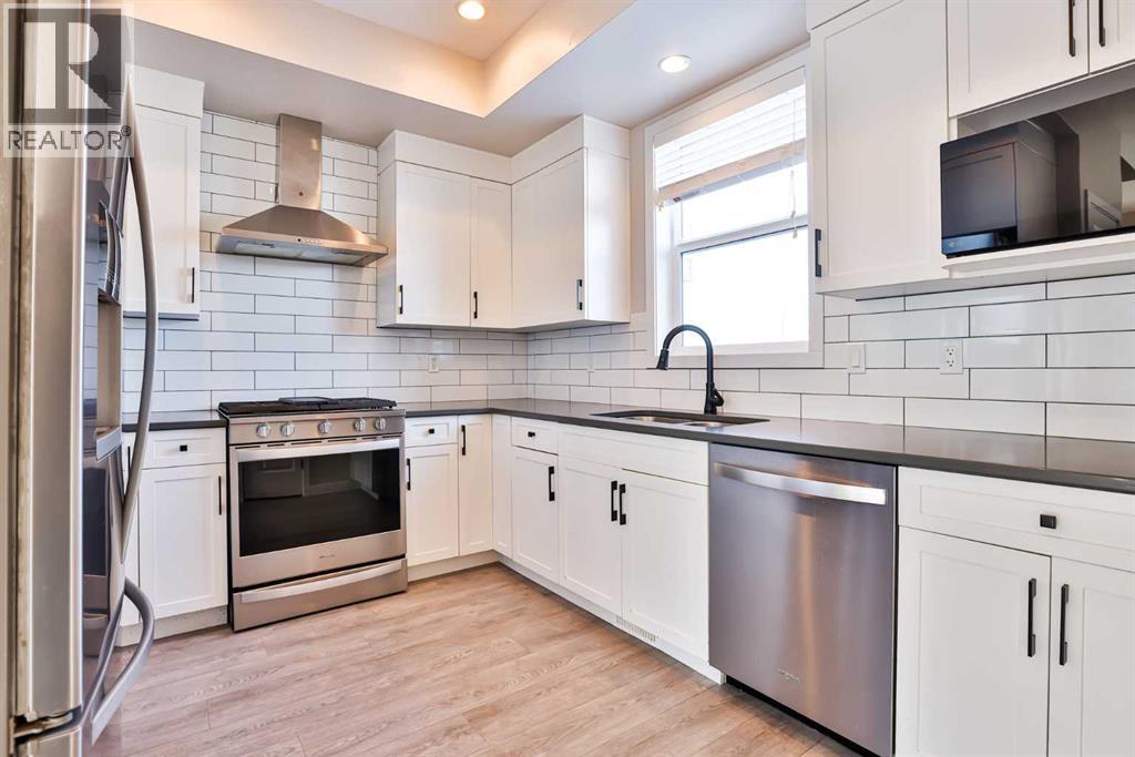 870 Greywolf Run N, Lethbridge, Alberta  T1H 7G6 - Photo 3 - A2273264