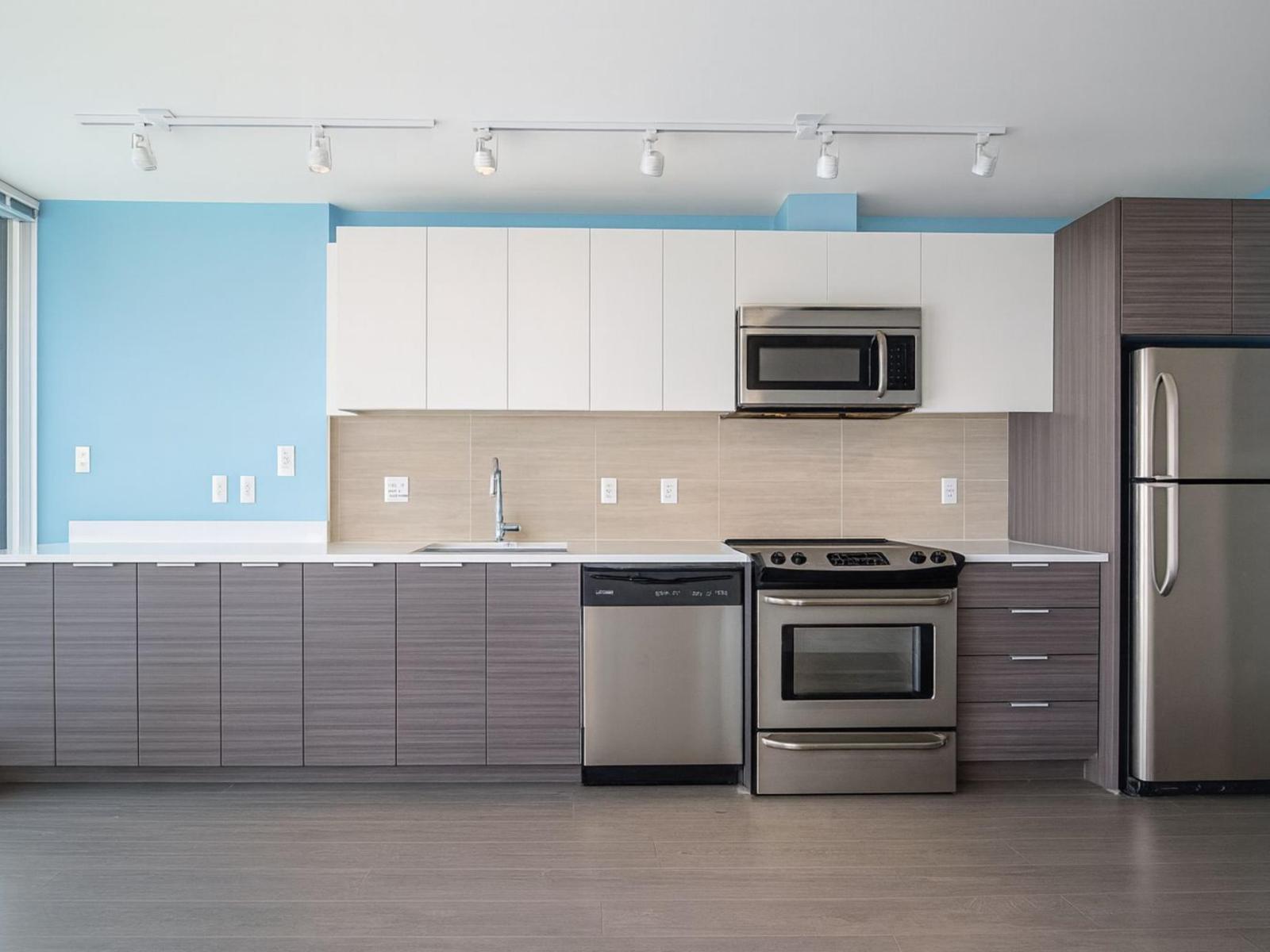 606 13303 Central Avenue, Surrey, British Columbia  V3T 0K6 - Photo 3 - R3070956