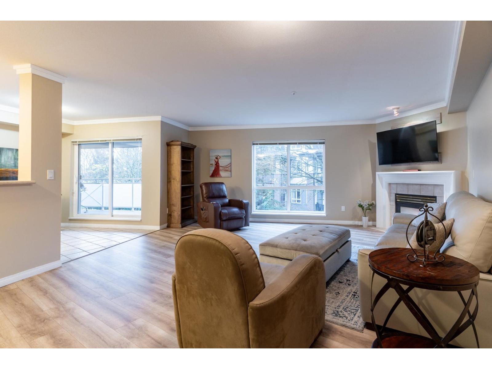 210 15150 29a Avenue, Surrey, British Columbia  V4P 3B1 - Photo 4 - R3069482