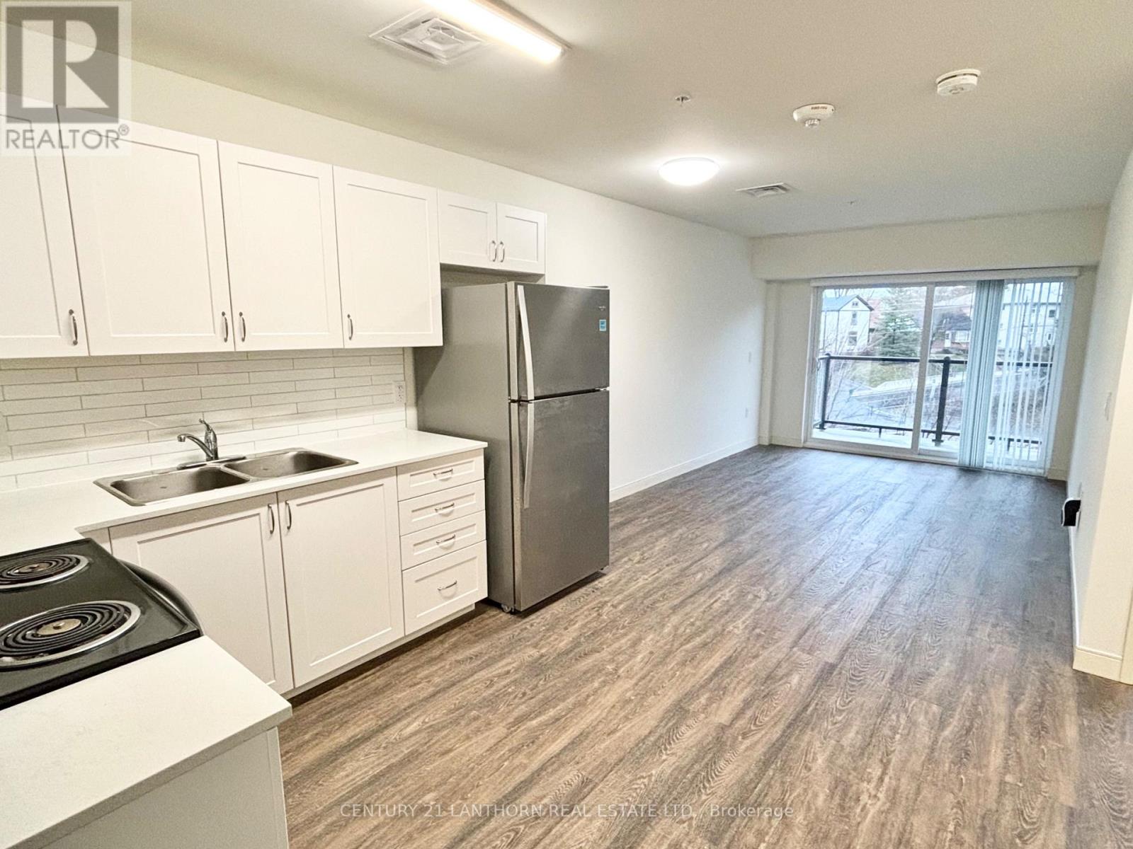 507 - 135 Station Street, Belleville, Ontario  K8N 2S9 - Photo 3 - X12590468