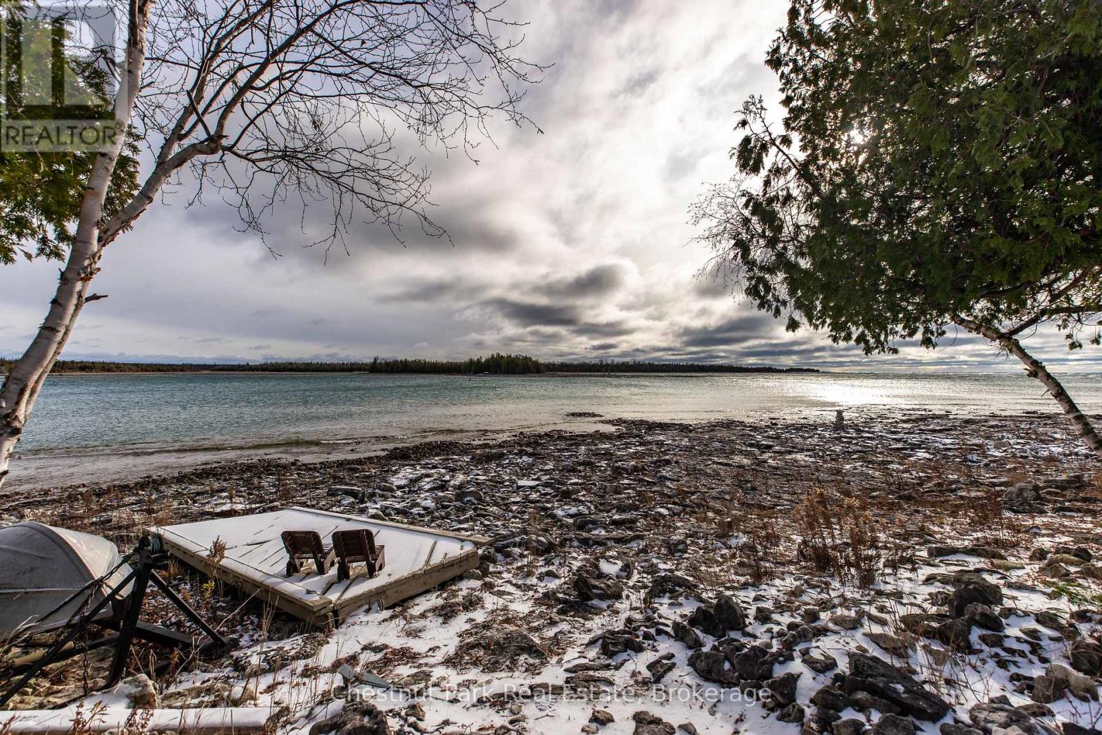 137 Pine Tree Harbour Road, Northern Bruce Peninsula, Ontario N0H 1Z0 - Photo 12 - X12590310