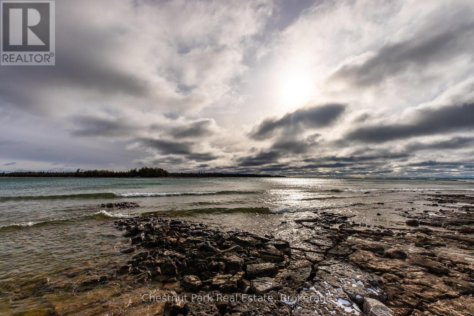 137 Pine Tree Harbour Road, Northern Bruce Peninsula, Ontario N0H 1Z0 - Photo 14 - X12590310