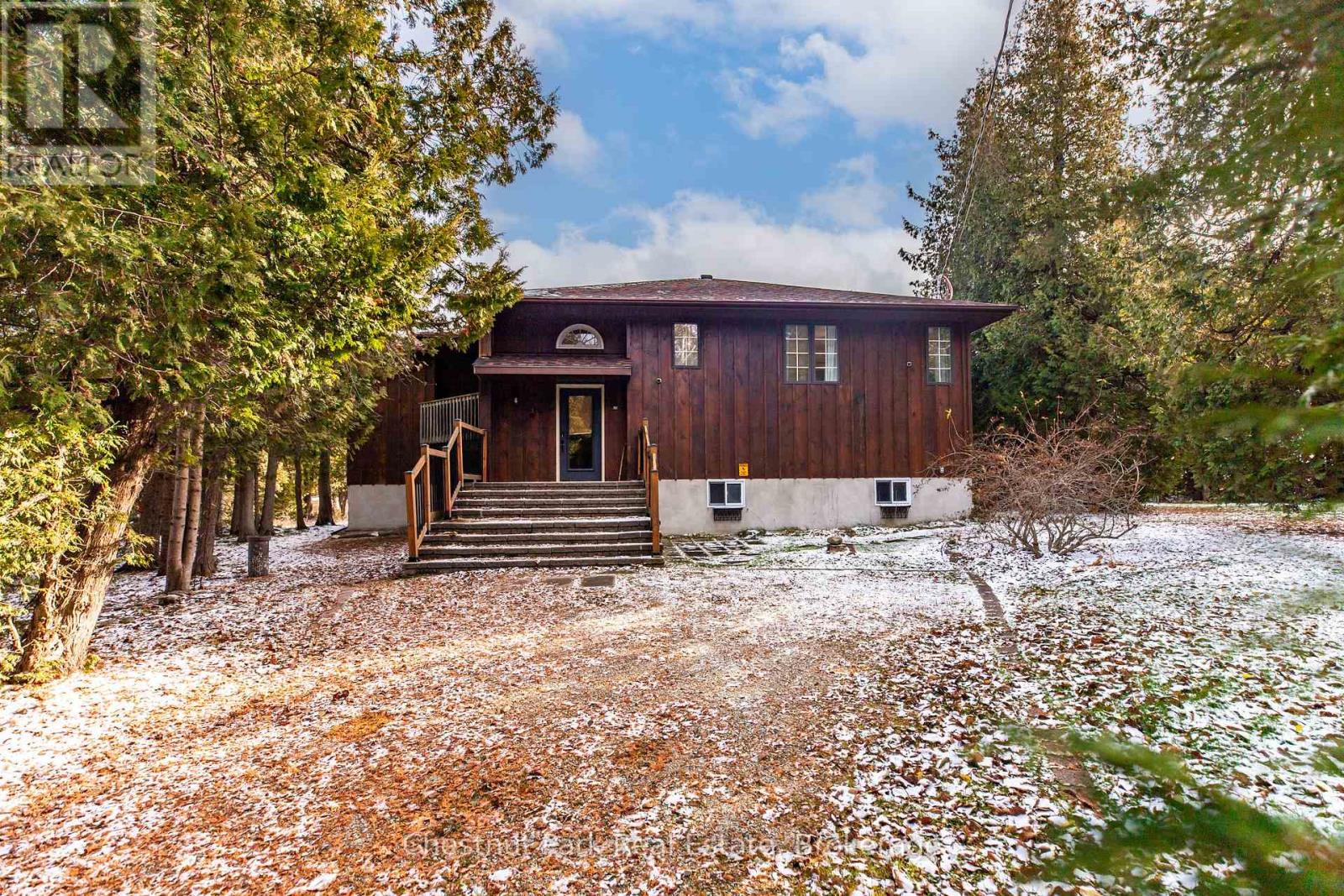 137 Pine Tree Harbour Road, Northern Bruce Peninsula, Ontario N0H 1Z0 - Photo 2 - X12590310