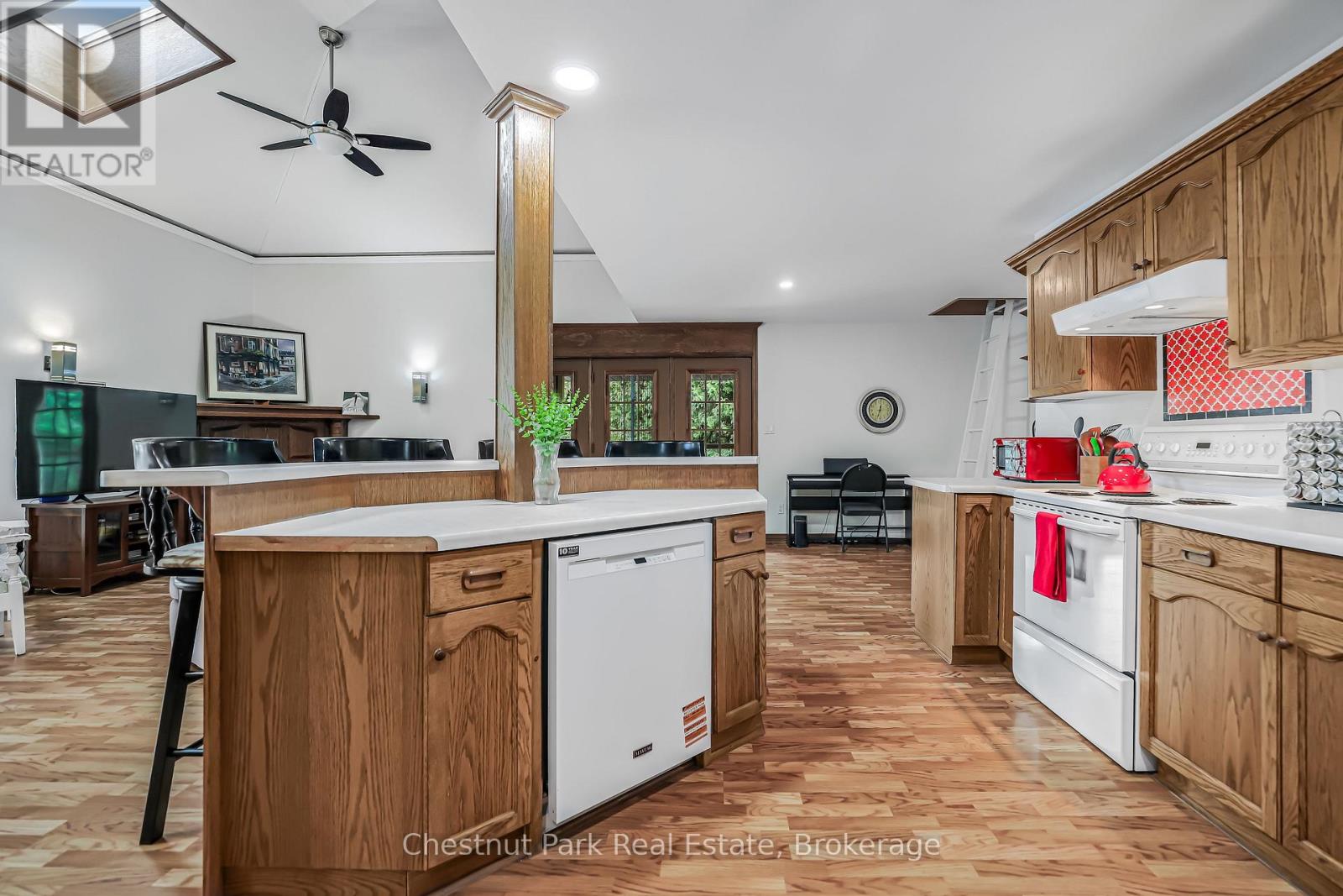 137 Pine Tree Harbour Road, Northern Bruce Peninsula, Ontario N0H 1Z0 - Photo 27 - X12590310