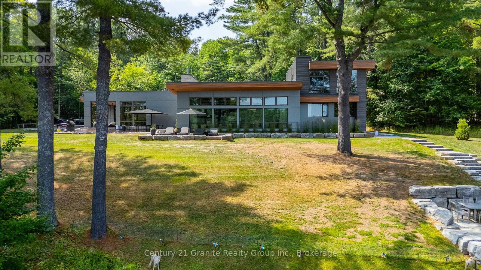 1085 Grace Road, Minden Hills, Ontario  K0M 2K0 - Photo 47 - X12590416