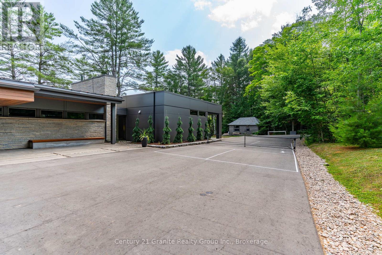 1085 Grace Road, Minden Hills, Ontario  K0M 2K0 - Photo 5 - X12590416