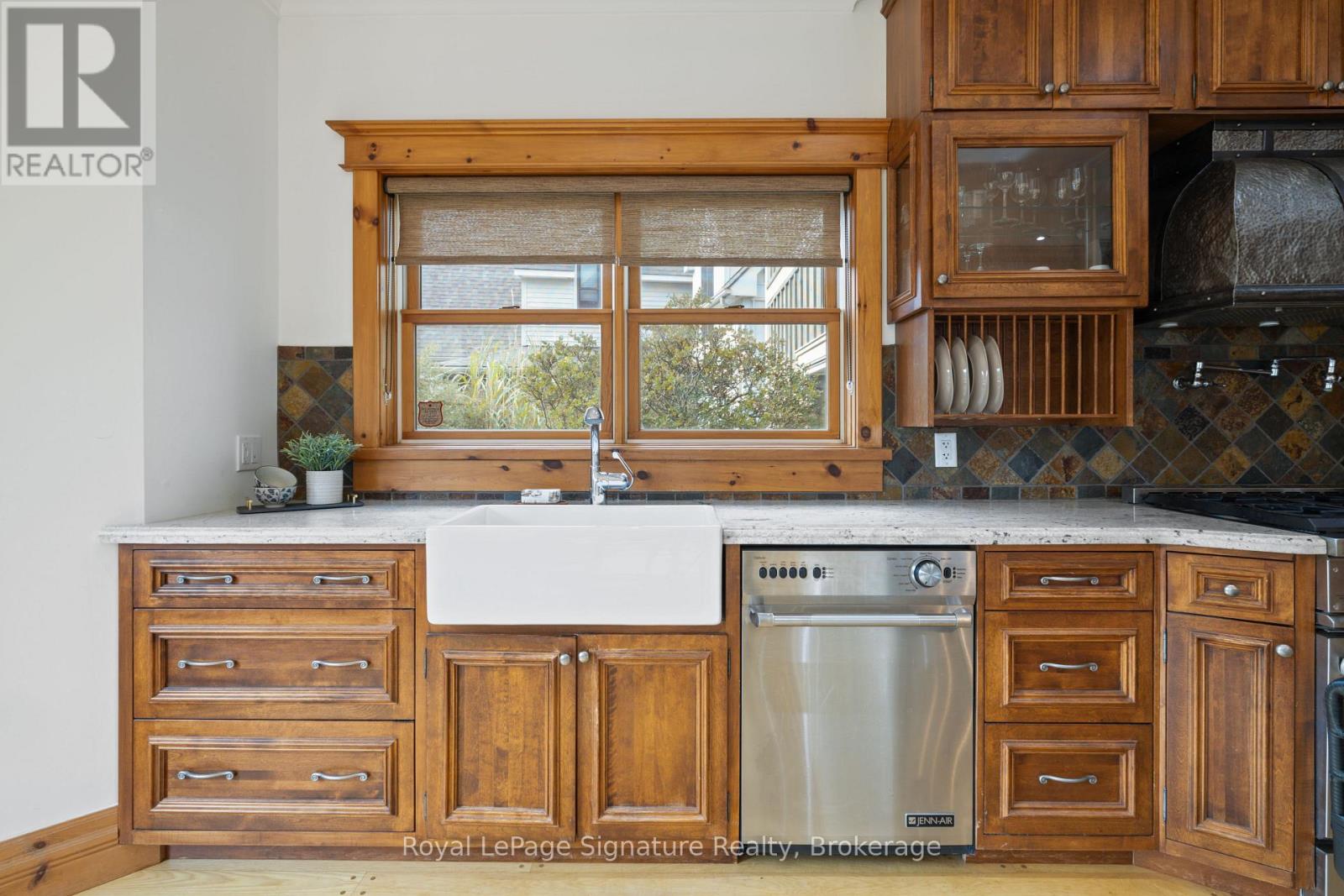 161 Snowbridge Way, Blue Mountains, Ontario  L9Y 0V1 - Photo 18 - X12590446