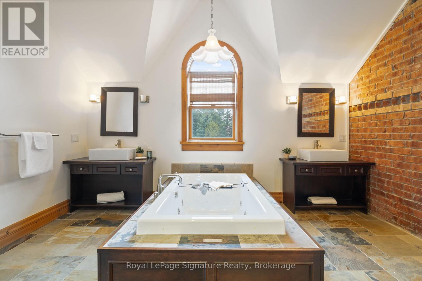 161 Snowbridge Way, Blue Mountains, Ontario  L9Y 0V1 - Photo 31 - X12590446