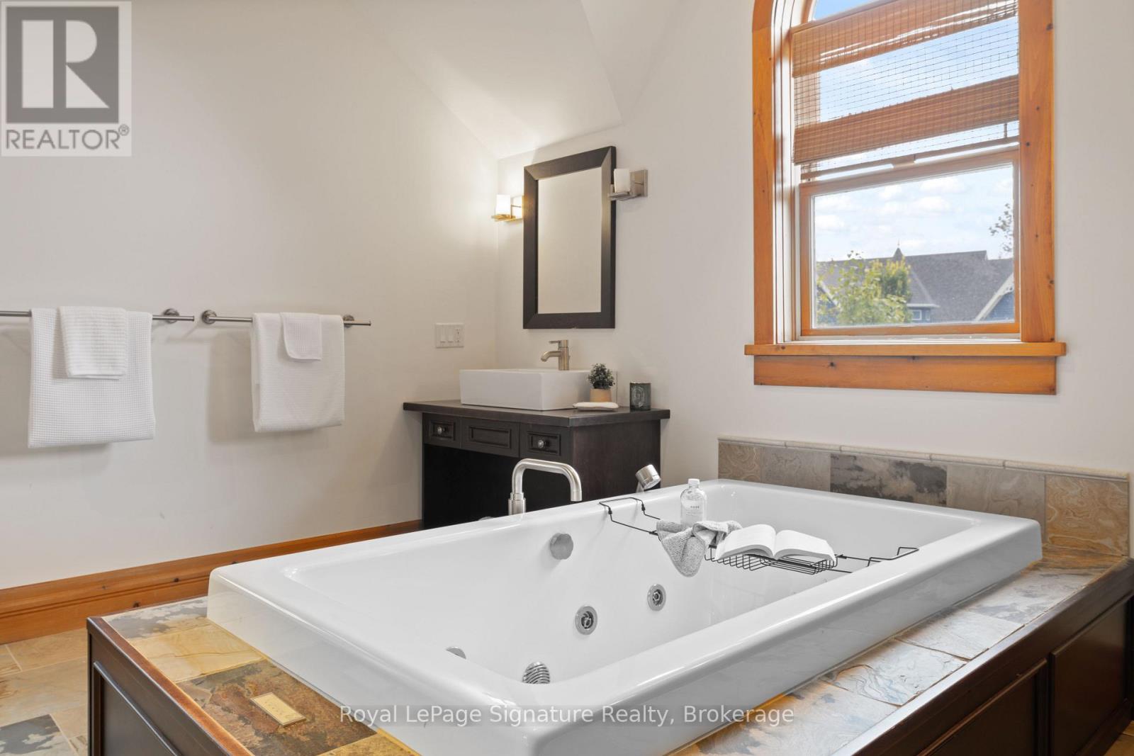 161 Snowbridge Way, Blue Mountains, Ontario  L9Y 0V1 - Photo 33 - X12590446