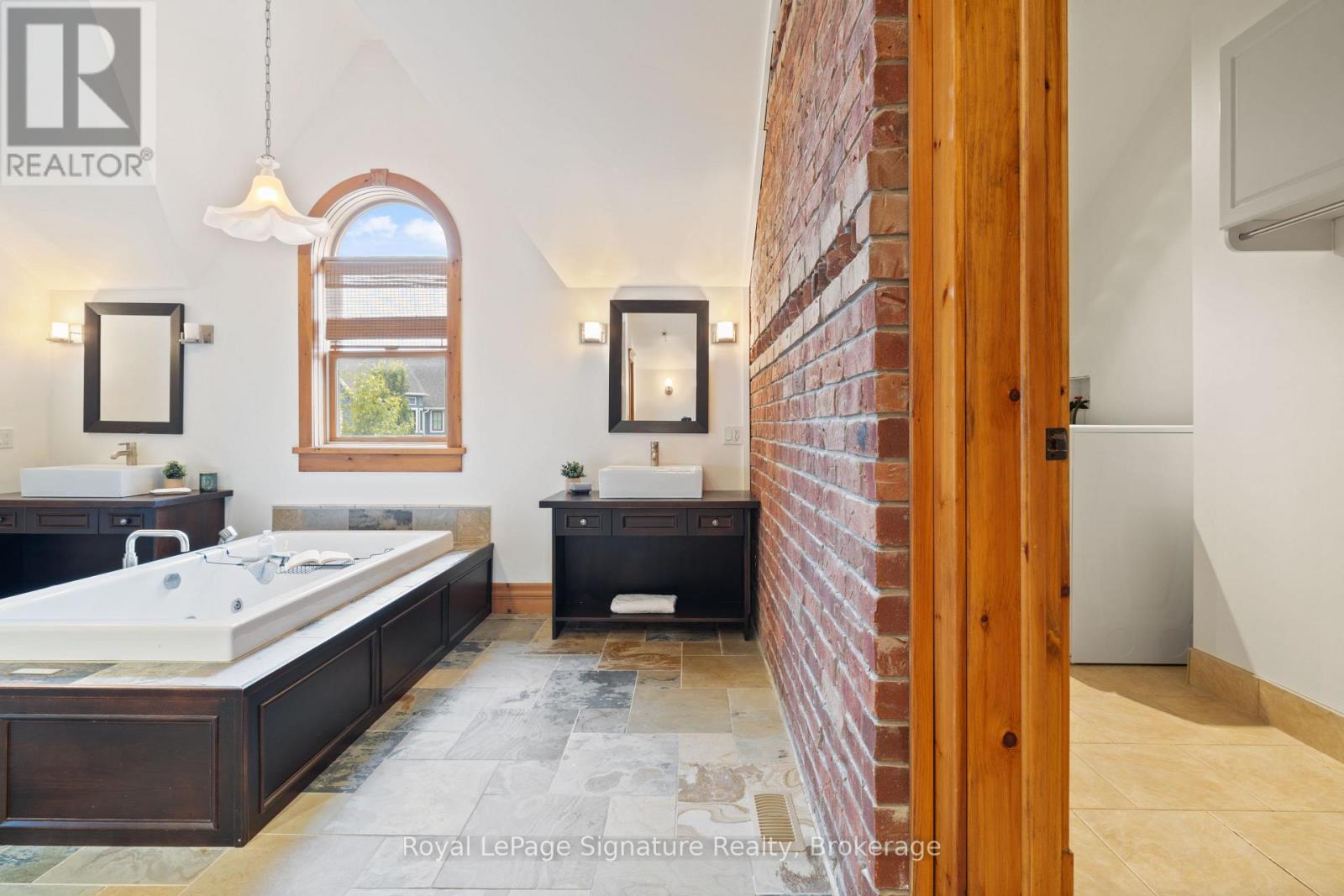 161 Snowbridge Way, Blue Mountains, Ontario  L9Y 0V1 - Photo 34 - X12590446