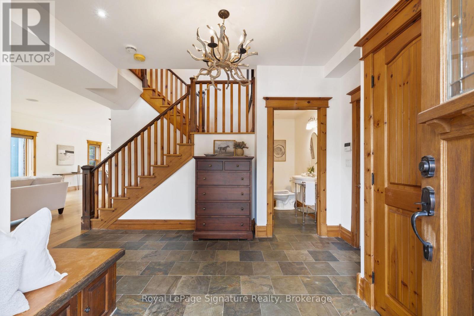 161 Snowbridge Way, Blue Mountains, Ontario  L9Y 0V1 - Photo 4 - X12590446