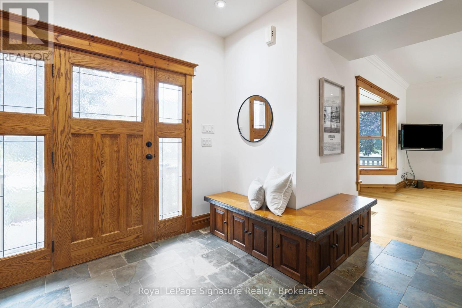 161 Snowbridge Way, Blue Mountains, Ontario  L9Y 0V1 - Photo 5 - X12590446