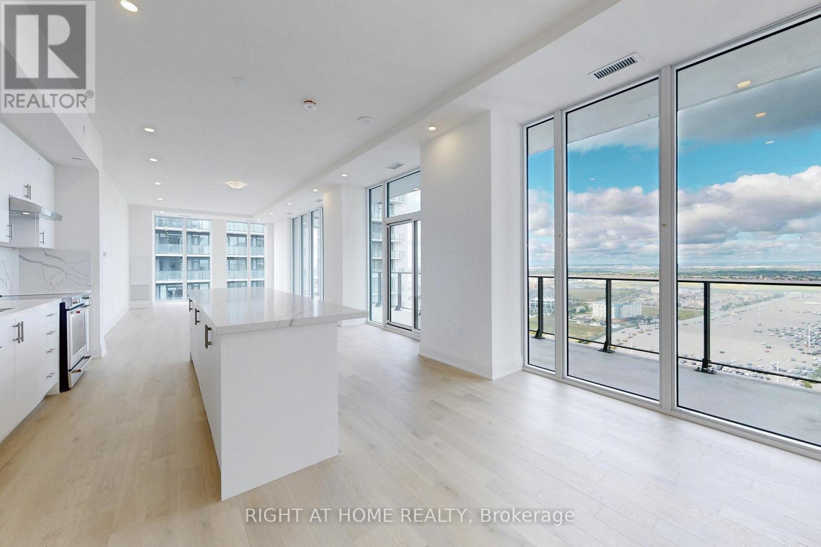 Lph106 - 8960 Jane Street, Vaughan, Ontario  L4K 2M9 - Photo 2 - N12583546