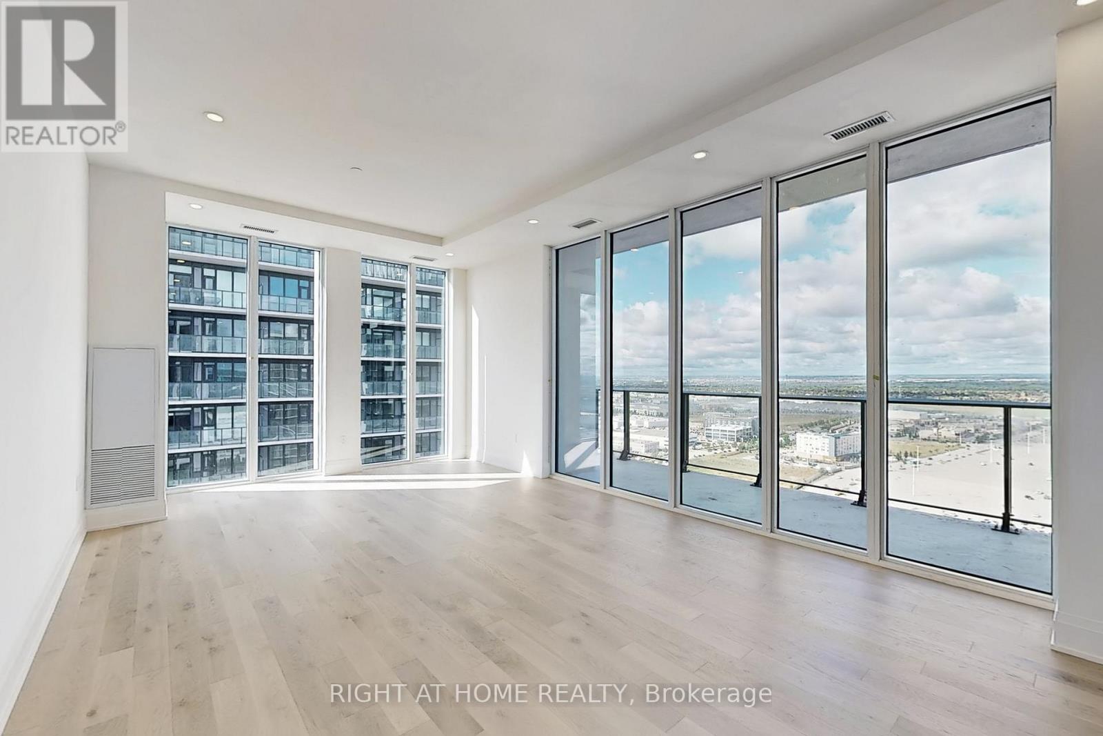 Lph106 - 8960 Jane Street, Vaughan, Ontario  L4K 2M9 - Photo 6 - N12583546