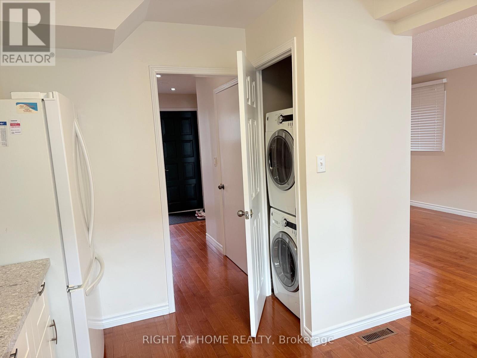 3016 Collista Court, Mississauga, Ontario  L5N 4V1 - Photo 6 - W12589388