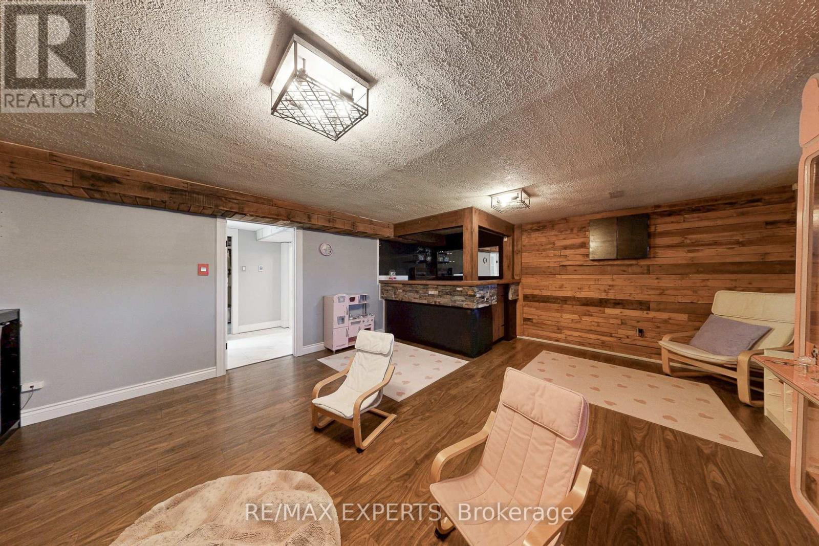 4323 Forsyth Boulevard, Burlington, Ontario L7L 2M2 - Photo 36 - W12589164